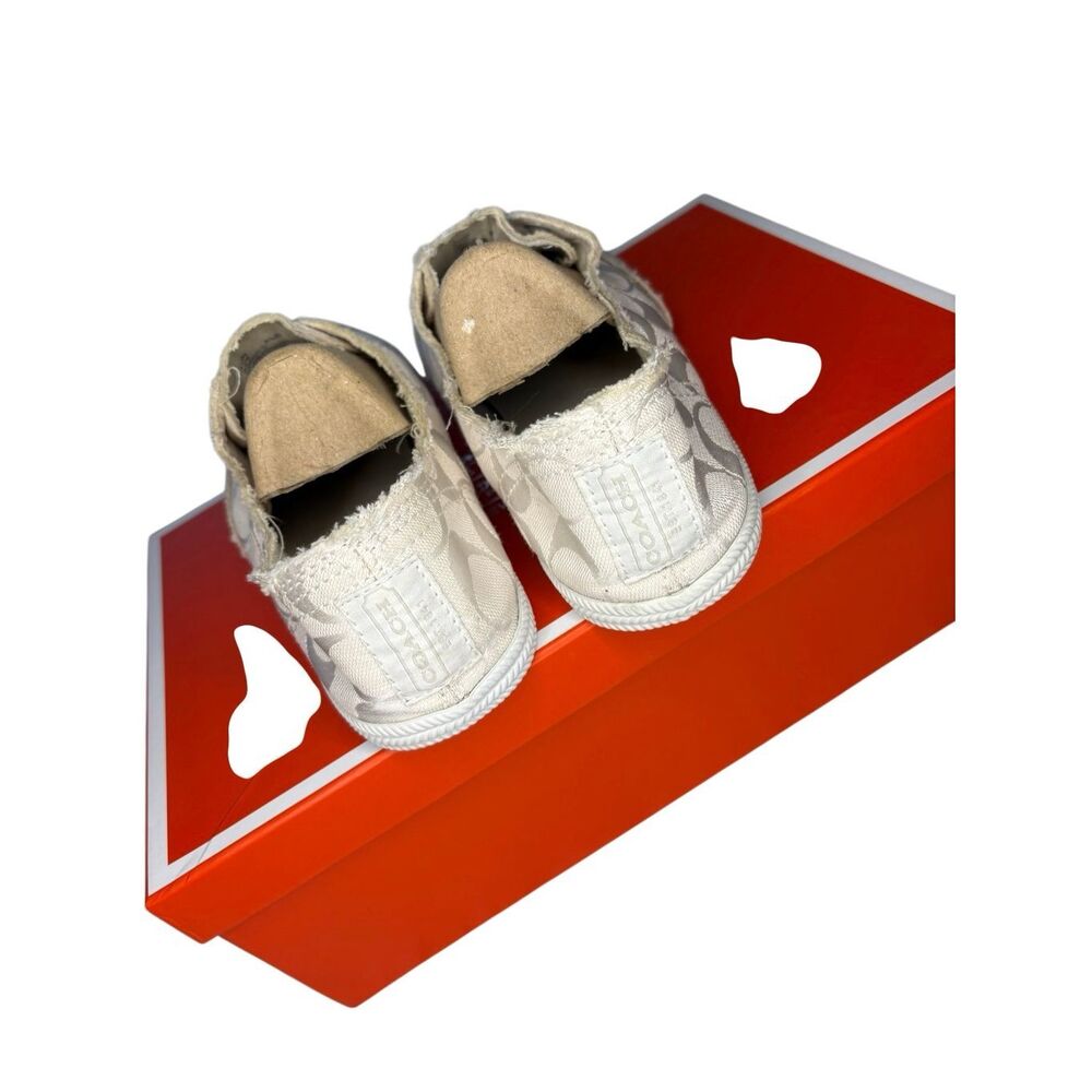 Coach Katie Signature slip ons in Chalk - 8.5 - Picture 5 of 9